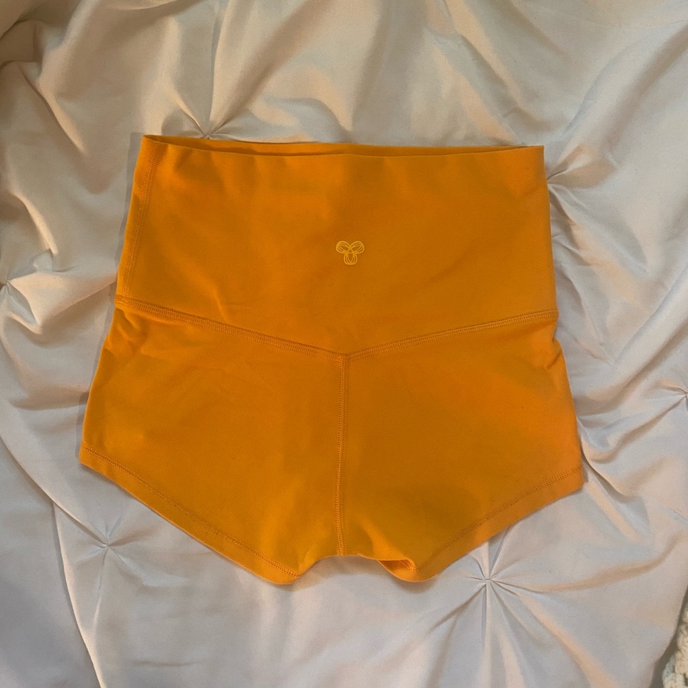 Aritzia TNA butter cheeky high rise 2” short